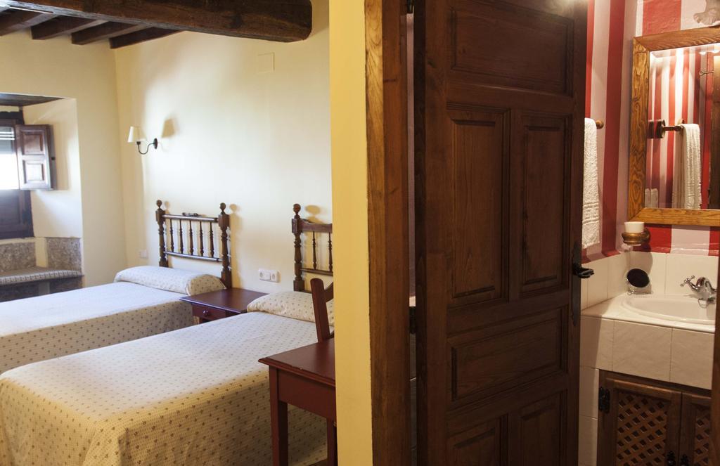 Casa Rural con encanto Los Postigos Banos De Montemayor Habitación foto